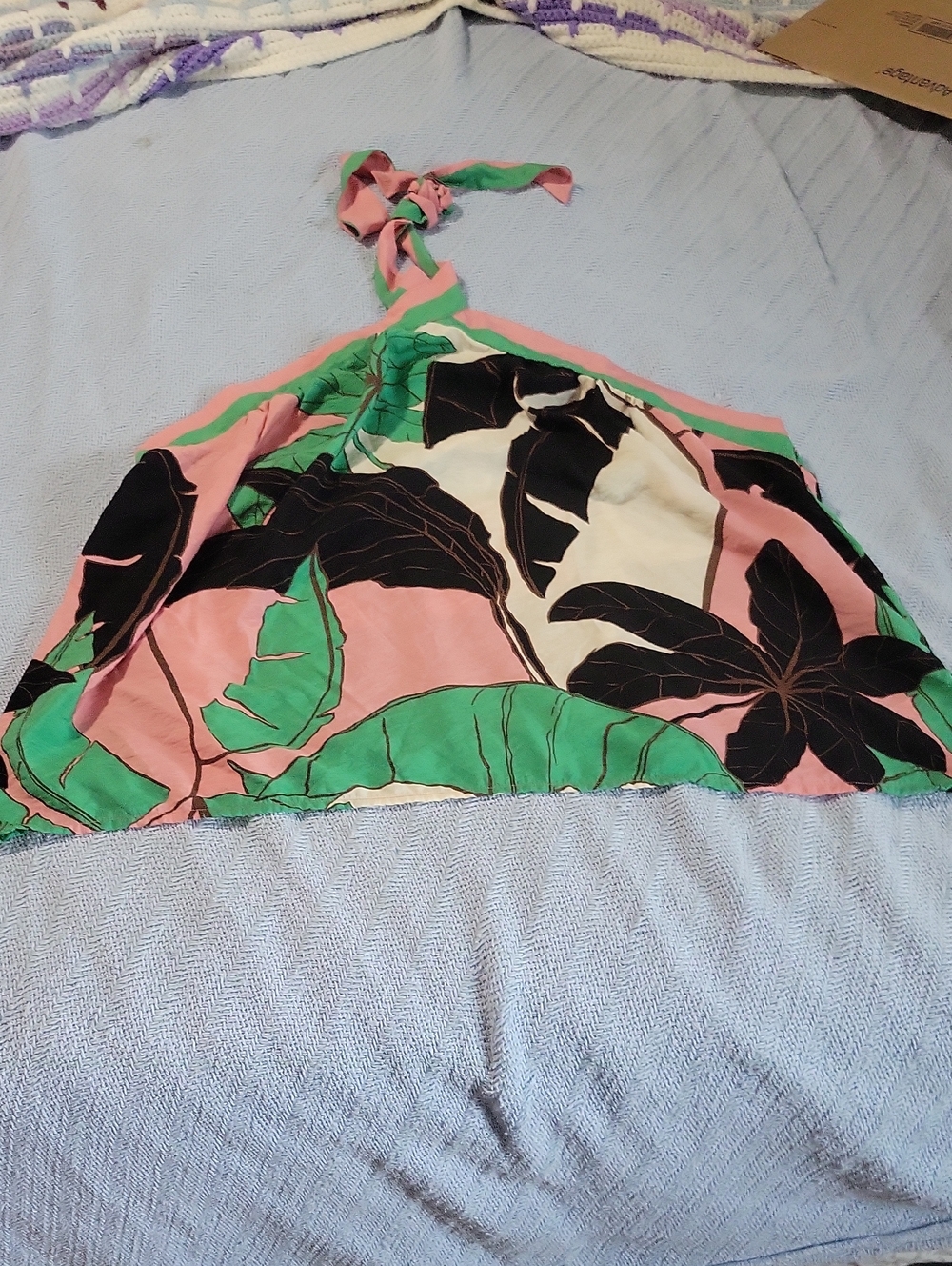 sofia by sofia vergara Green and Cream Stretch Halter Top